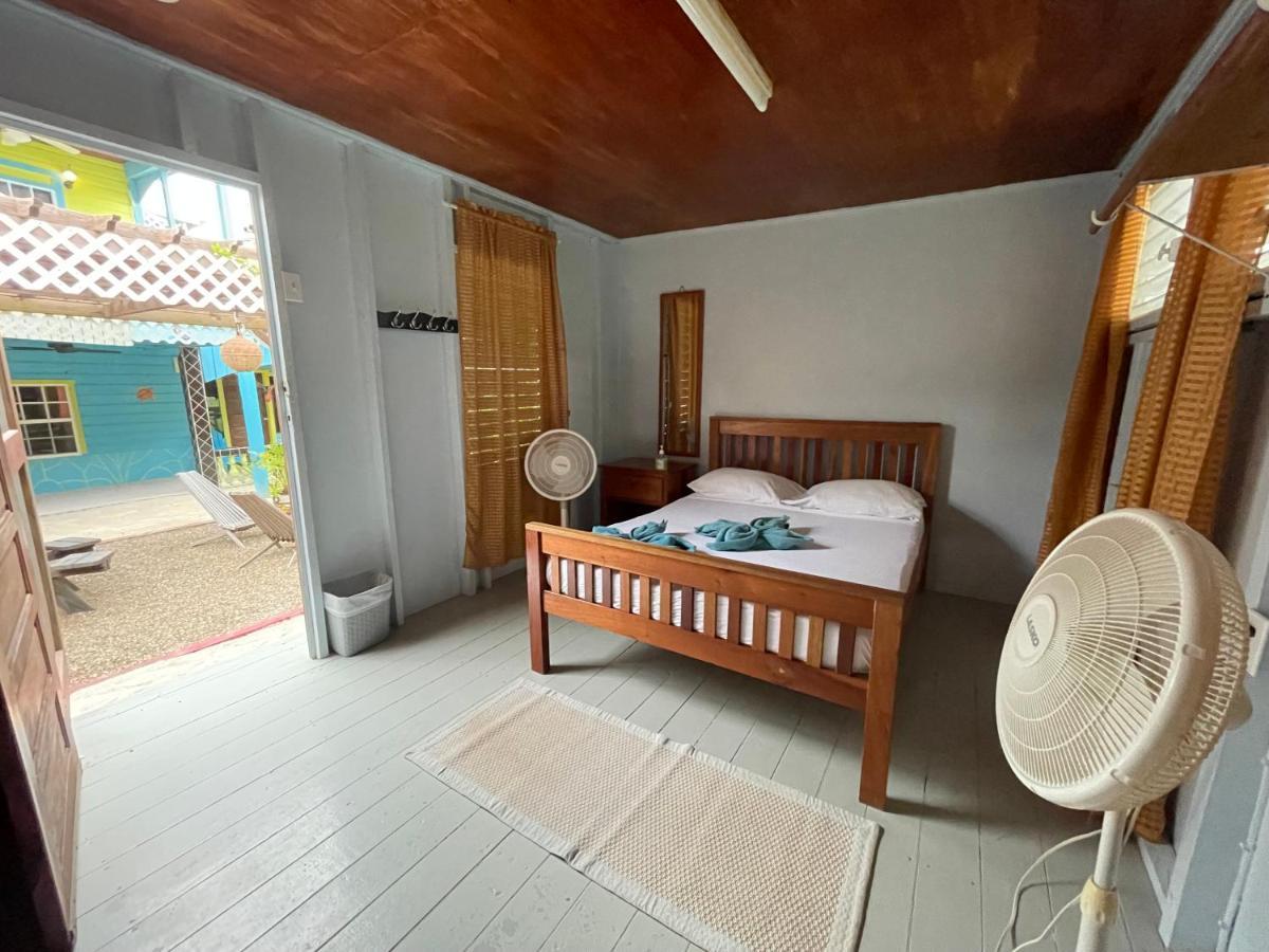 Sea N Sun Guest House Caye Caulker Kültér fotó
