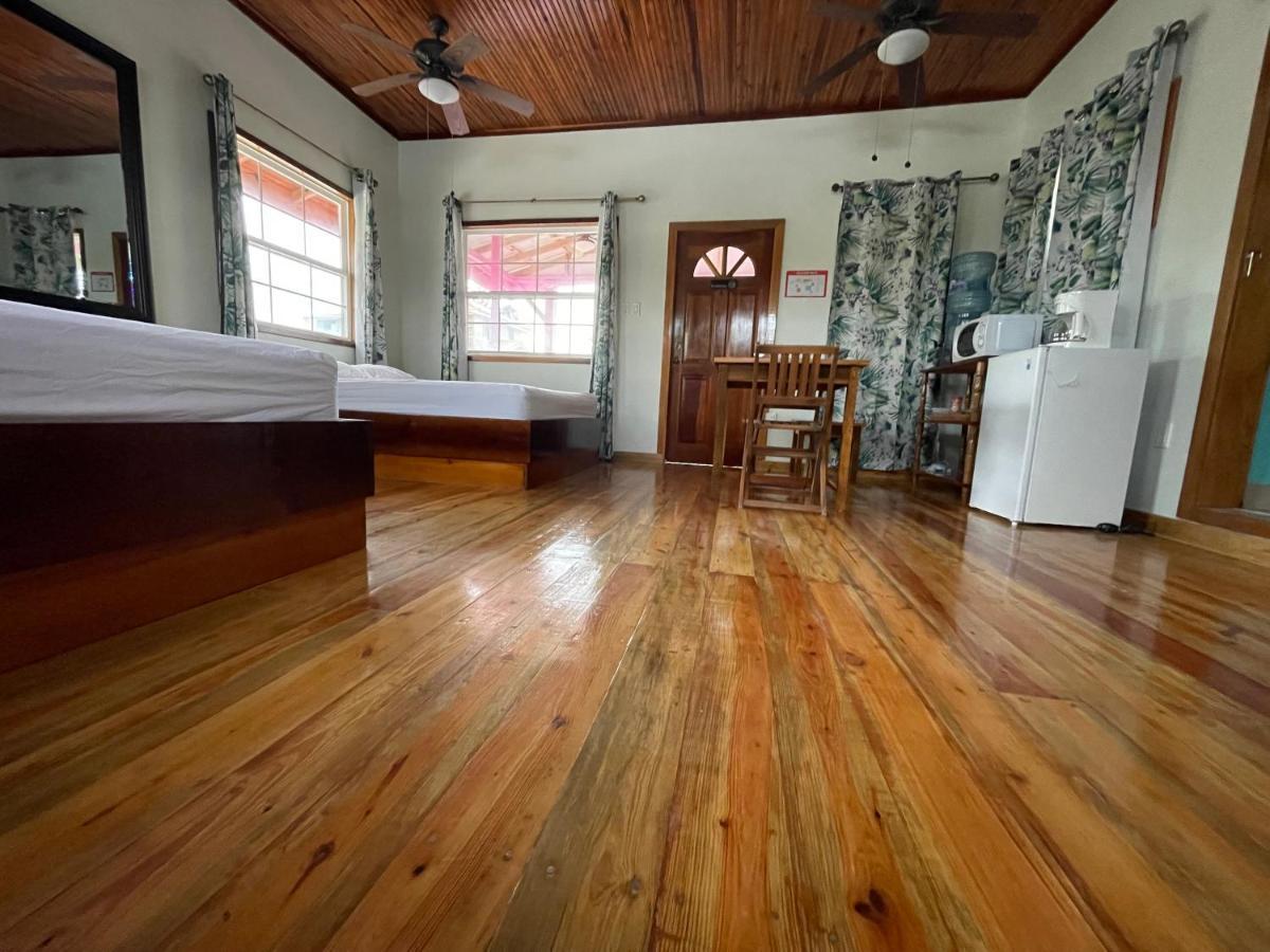 Sea N Sun Guest House Caye Caulker Kültér fotó