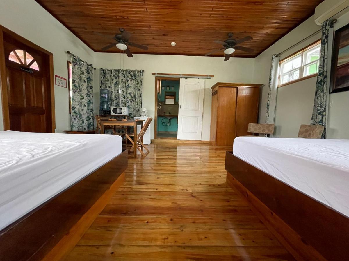 Sea N Sun Guest House Caye Caulker Kültér fotó