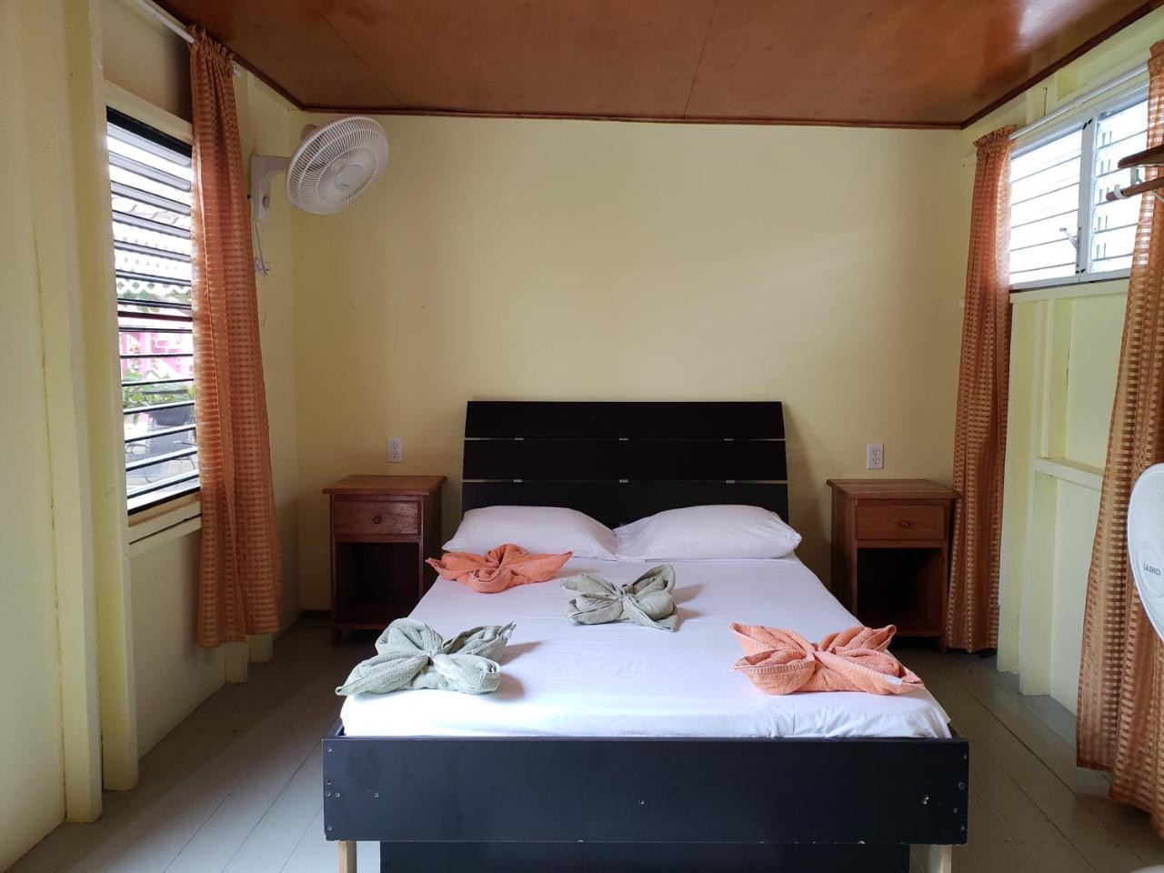 Sea N Sun Guest House Caye Caulker Kültér fotó